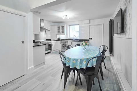 The Alby, Whitby - Host & Stay