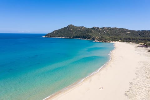 On the beach, white sand, free beach shuttle, sun loungers