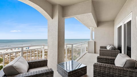 Imagine sipping coffee or a cocktail here!