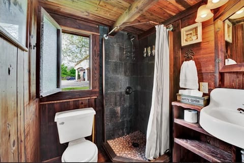 Standard Cottage, Ensuite (Rustic Oaks) | Bathroom