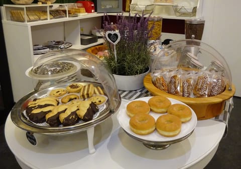 Free daily self-serve breakfast
