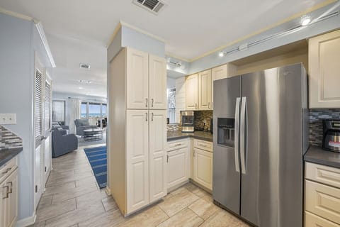 Dolphin Cove - Holiday Isle - Kitchen