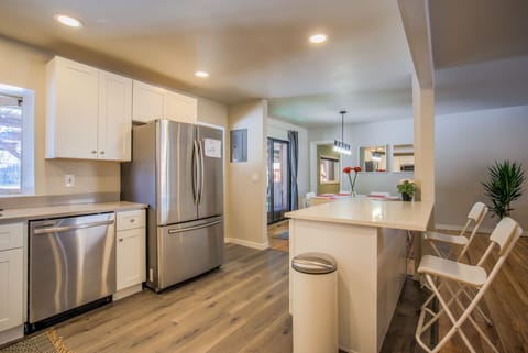 House (4 Bedrooms) | Private kitchen | Microwave, oven, coffee/tea maker, dining tables