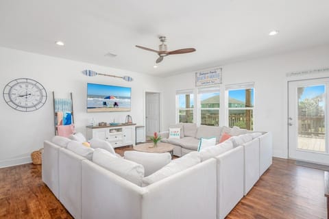 House, 3 Bedrooms | Living area | Smart TV