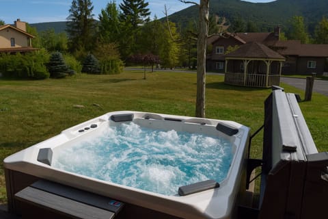 Hot Tub - Brand New Top of the Line Hot Tub Purchased August 2025