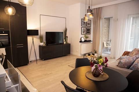 Design Apartment | Living area | 50-inch Smart TV with digital channels, TV