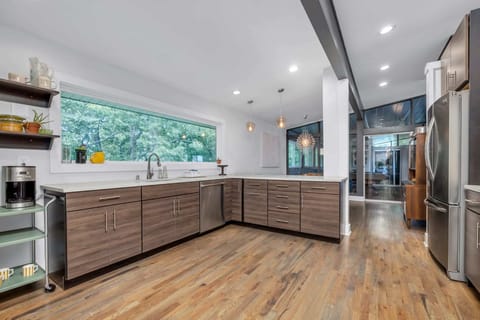 Kitchen - Ample counter space with a great view of the valley below
