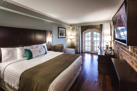Premium bedding, pillowtop beds, in-room safe, cribs (free)