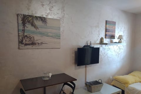 Flat TV screen with cable channels and free Wi- Fi are important parts of it