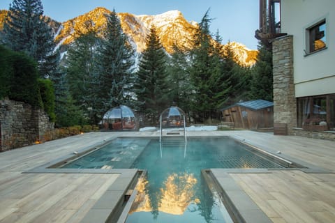 Sauna, hot tub, steam room, Turkish bath, body treatments