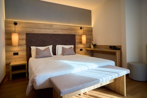 Deluxe Triple Room | In-room safe, desk, laptop workspace, blackout drapes