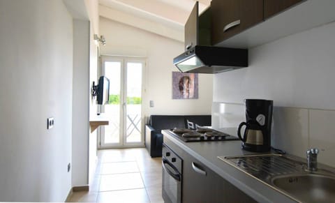 Studio | Private kitchen | Coffee/tea maker, electric kettle