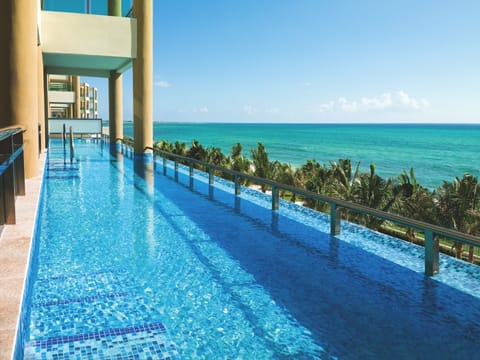 OCEANFRONT SWIM UP SUITE | Pool | 2 outdoor pools