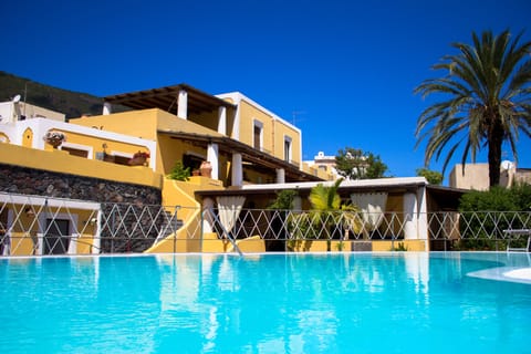 Seasonal outdoor pool, an infinity pool, pool umbrellas, sun loungers