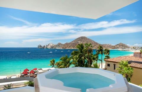 Executive Room, 1 Bedroom, Oceanfront | Premium bedding, pillowtop beds, in-room safe, individually decorated