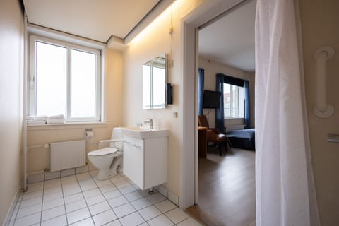 Triple Room | Bathroom | Eco-friendly toiletries, hair dryer, towels, soap