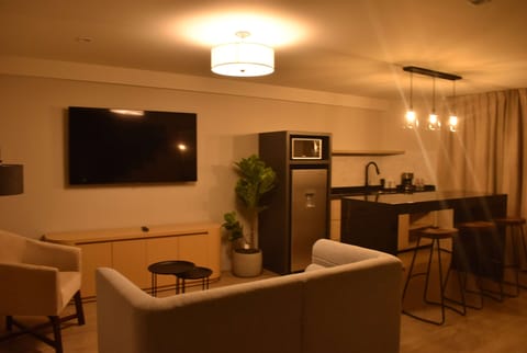 Bungalow, 1 King Bed, Non Smoking | Down comforters, memory foam beds, in-room safe, individually furnished