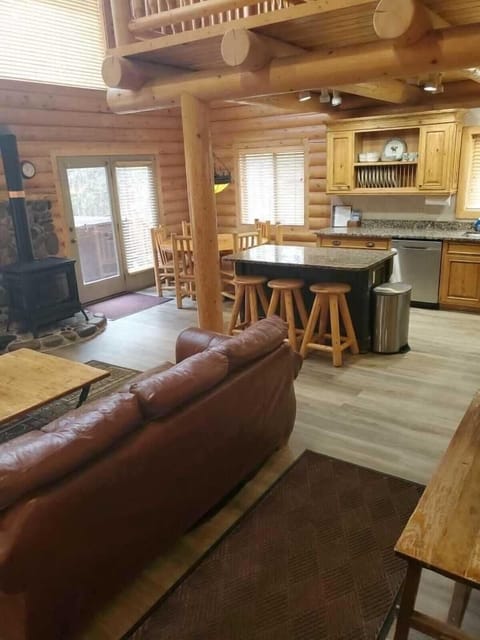 Enjoy the open floor plan with living area, dining area and kitchen that's great for spending time together.