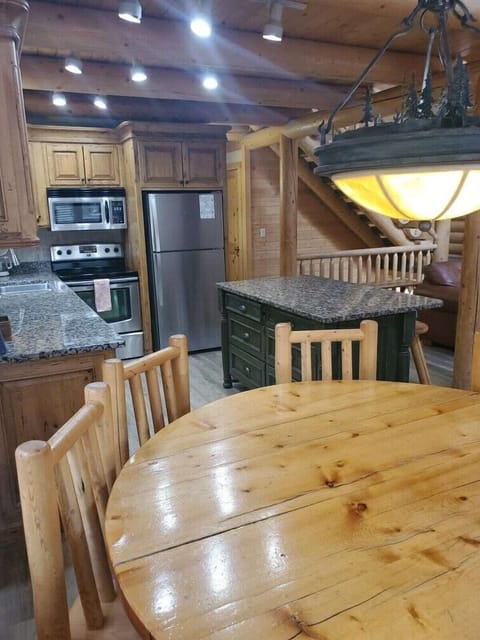 Prepare your own meals and eat together in the kitchen and dining area.