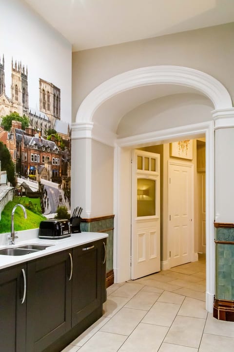 Apartment (Hadrians Den) | Private kitchen | Fridge, microwave, oven, stovetop