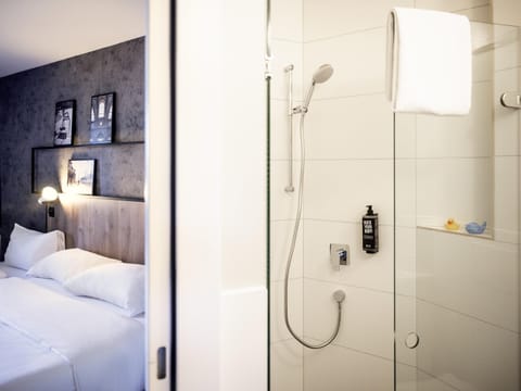 Superior Room, 1 Double Bed | Premium bedding, desk, laptop workspace, iron/ironing board