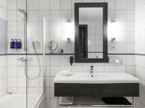 Superior Twin Room, 2 Twin Beds | 1 bedroom, in-room safe, desk, laptop workspace