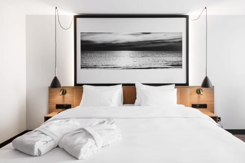 Privilege, Room, 1 Queen Bed | 1 bedroom, in-room safe, desk, laptop workspace