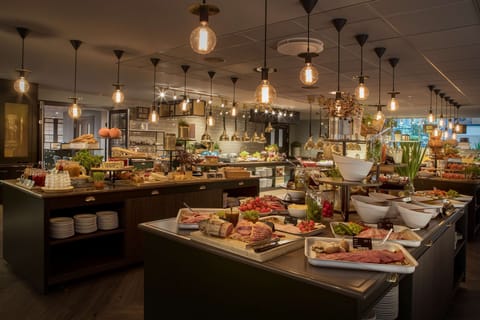 Daily buffet breakfast for a fee