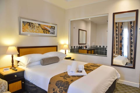 Premium bedding, in-room safe, desk, laptop workspace