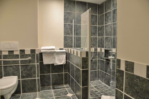 Separate tub and shower, free toiletries, hair dryer, towels