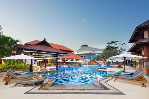 Outdoor pool, pool umbrellas, sun loungers
