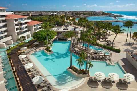 2 outdoor pools, free cabanas, pool umbrellas