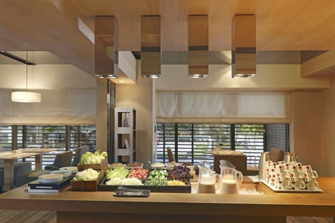 Daily buffet breakfast for a fee
