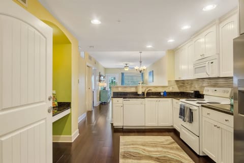 The kitchen comes with everything you need!