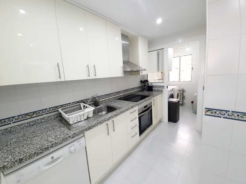 Fully equipped kitchen with oven and induction hob. Washer & Dryer provided