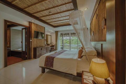 Grand Pond View Cottage (Adults Only) | Down comforters, minibar, in-room safe, individually decorated