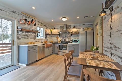 Totally renovated eat-in kitchen