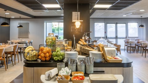 Daily buffet breakfast for a fee