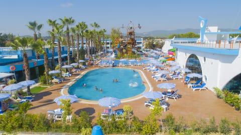 4 outdoor pools