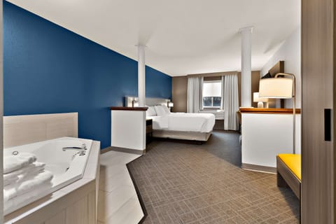 Suite, 1 King Bed, Non Smoking, Hot Tub | In-room safe, desk, laptop workspace, soundproofing