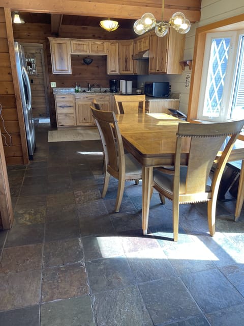 Full kitchen and large dinning table