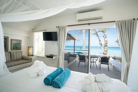 Seafront Bungalow | In-room safe, desk, iron/ironing board (on request), cribs (surcharge)
