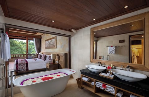 Suite, Valley View | Bathroom | Separate tub and shower, deep soaking tub, free toiletries, hair dryer