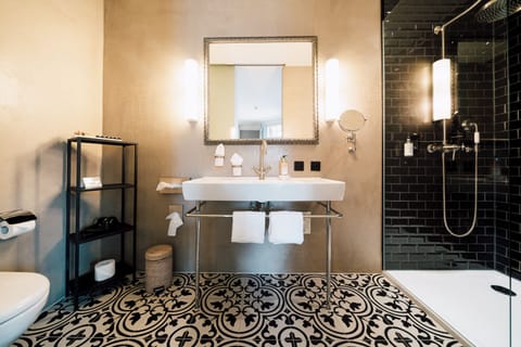 Signature Double Room | Bathroom | Combined shower/tub, deep soaking tub, free toiletries, bathrobes