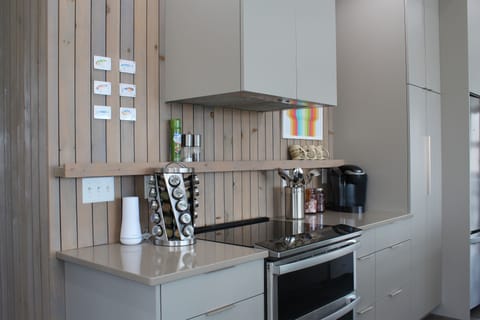 Fully stocked kitchen with stained wood accent wall!