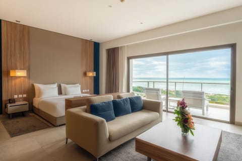 Deluxe Suite | Premium bedding, minibar, in-room safe, soundproofing