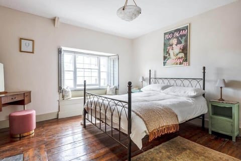 Bedroom 1 - Kingsize 