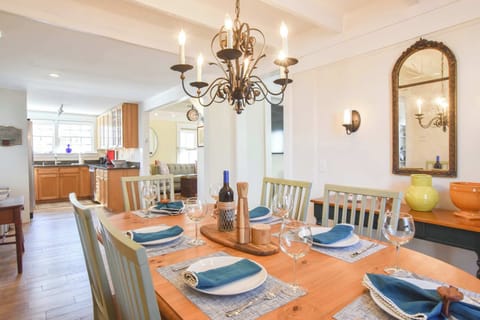 Dining with seating for 6