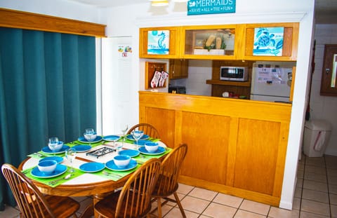 Dining area for six people, complete with full silverware and dining sets