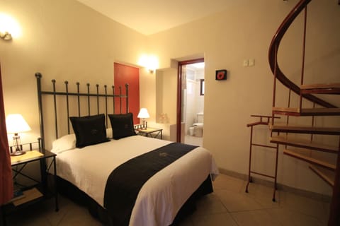 Standard Room, 1 King Bed (1) | In-room safe, blackout drapes, iron/ironing board, free WiFi